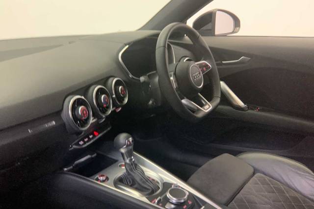 2022 Audi TT 2.0 Coup- Black Edition 40 TFSI  197 PS S tronic