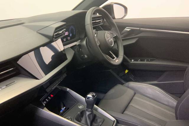 2022 Audi A3 Sportback 1.5 S line 35 TFSI  150 PS 6-speed