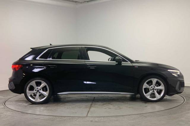 2022 Audi A3 Sportback 1.5 S line 35 TFSI  150 PS 6-speed