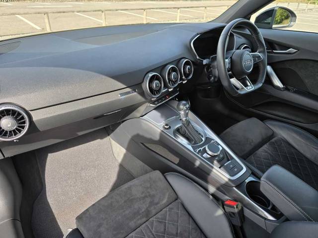 2023 Audi TT 2.0 Coup- Black Edition 40 TFSI  197 PS S tronic