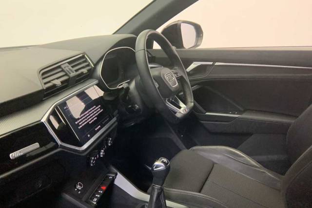 2021 Audi Q3 1.5 Black Edition 35 TFSI  150 PS 6-speed