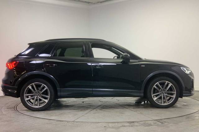 2021 Audi Q3 1.5 Black Edition 35 TFSI  150 PS 6-speed