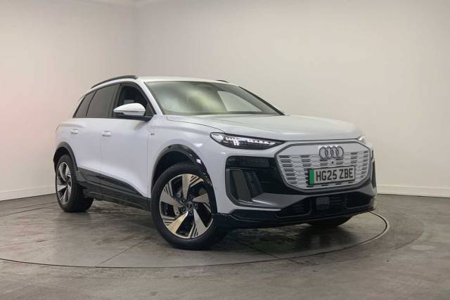 Audi Q4 e-tron Q6 SUV S line e-tron performance  225,00 kW 4x4 vehicle Electric Glacier White Metallic