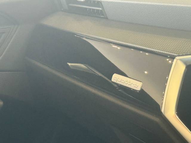 2025 Audi Q6 e-tron AUDI Q6 SUV S line e-tron quattro 285,00 kW