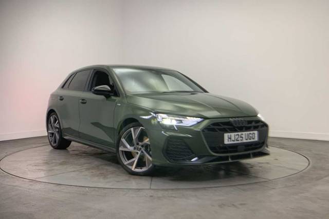 Audi A3 Sportback 1.5 Black Edition 35 TFSI  150 PS S tronic Hatchback Petrol District green, metallic