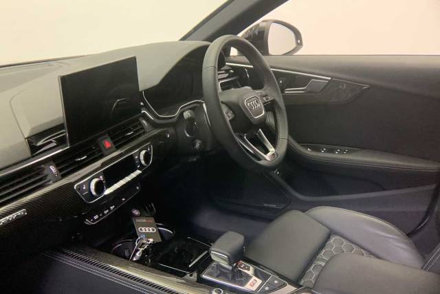 2024 Audi RS 4 Avant 2.9 RS 4 Avant Carbon Black   450 PS tiptronic