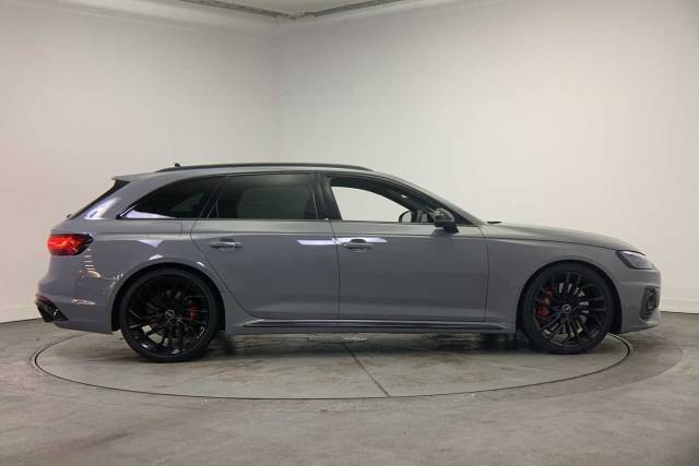 2024 Audi RS 4 Avant 2.9 RS 4 Avant Carbon Black   450 PS tiptronic