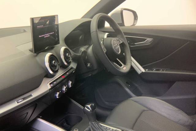 2024 Audi Q2 1.5 S line 35 TFSI  150 PS S tronic