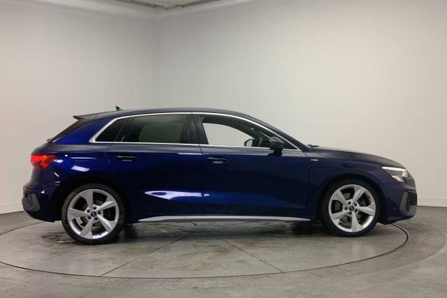 2021 Audi A3 Sportback 1.5 S line 35 TFSI  150 PS S tronic