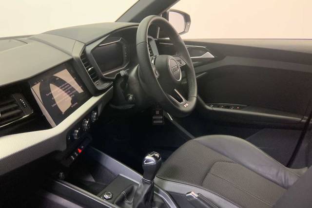 Audi A1 Sportback 1.0 S line 25 TFSI  95 PS 5-speed