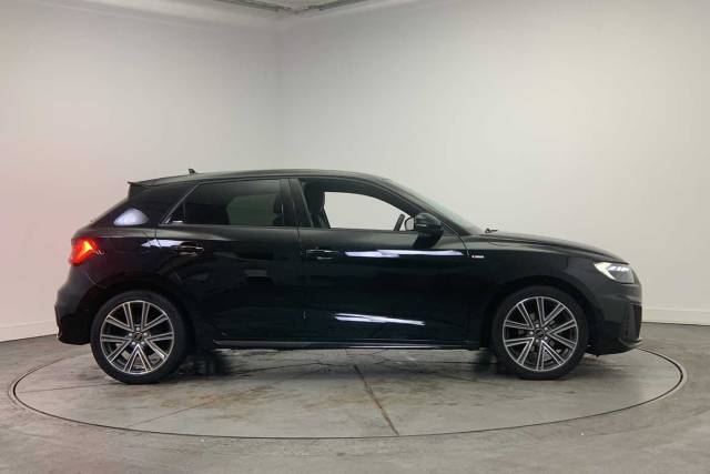 Audi A1 Sportback 1.0 S line 25 TFSI  95 PS 5-speed