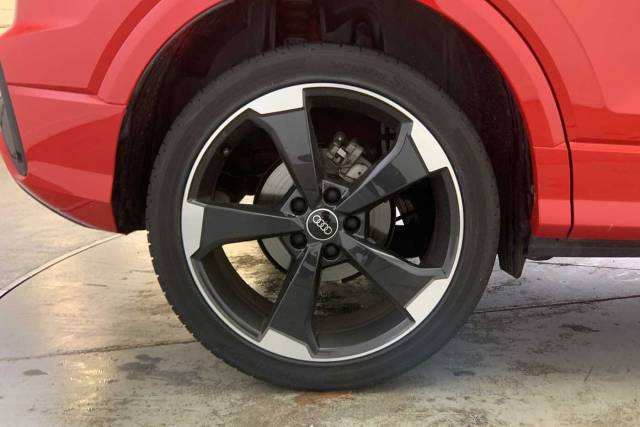 2024 Audi Q2 1.5 Black Edition 35 TFSI  150 PS 6-speed