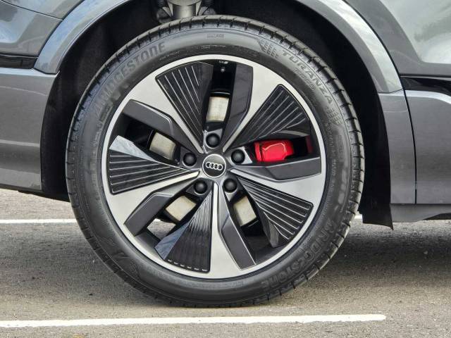 2025 Audi Q6 e-tron SQ6 SUV Edition 1 e-tron  360,00 kW