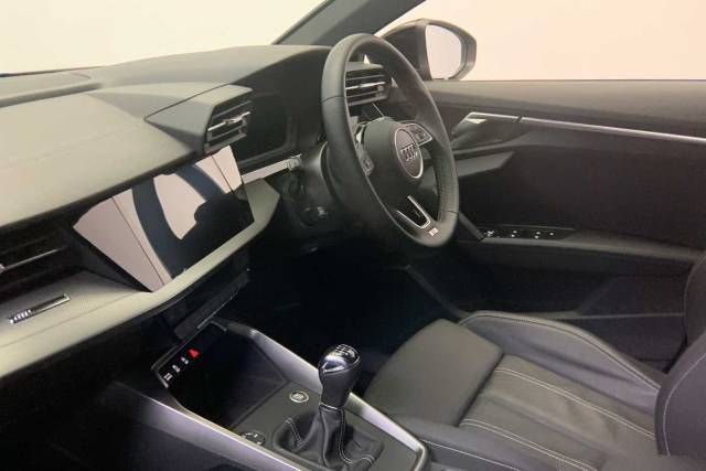 2022 Audi A3 Sportback 1.5 S line 35 TFSI  150 PS 6-speed