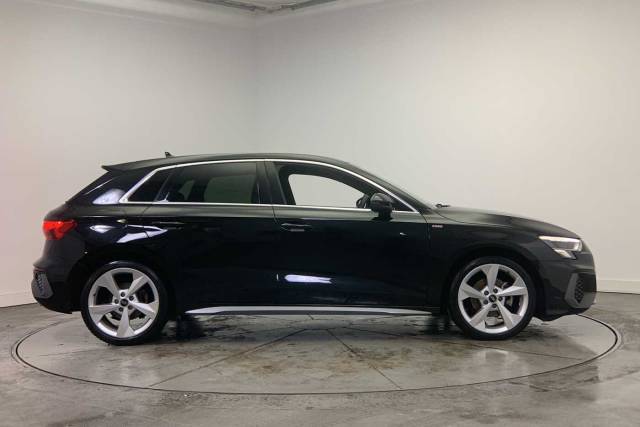 2022 Audi A3 Sportback 1.5 S line 35 TFSI  150 PS 6-speed