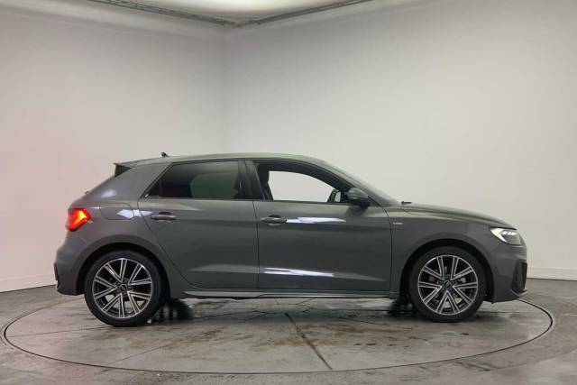 2024 Audi A1 Sportback 1.0 S line 30 TFSI  116 PS 6-speed
