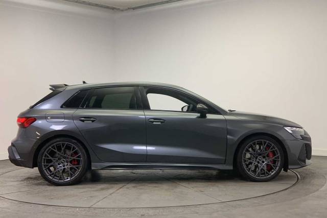 2025 Audi RS 3 Sportback 2.5 RS 3 Sportback Carbon Black   400 PS S tronic