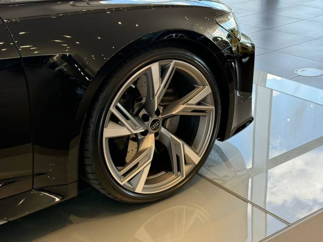 Audi RS 6 Avant 4.0 AUDI RS 6 Avant performance 630 PS tiptronic