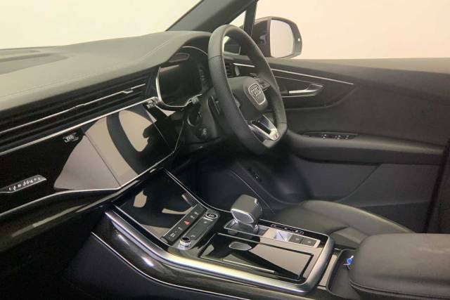 2025 Audi Q7 3.0 SUV  Black Edition 50 TDI quattro 286 PS tiptronic
