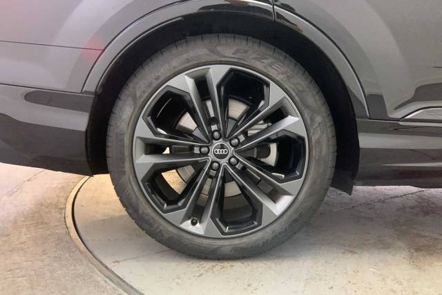 2025 Audi Q7 3.0 SUV  Black Edition 50 TDI quattro 286 PS tiptronic