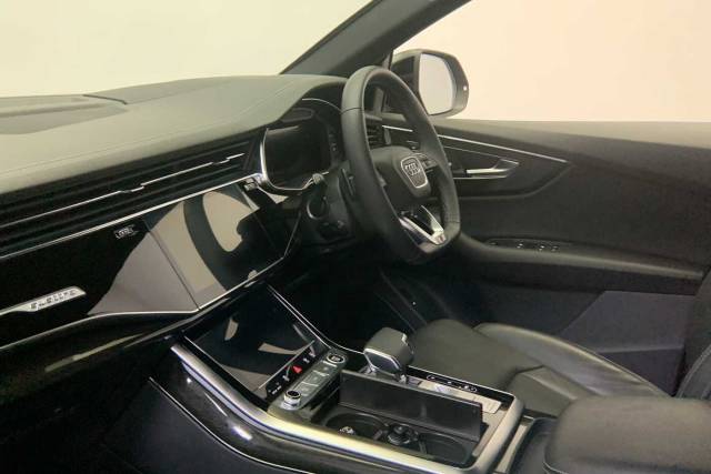 2025 Audi Q8 3.0 SUV  Black Edition 50 TDI quattro 286 PS tiptronic