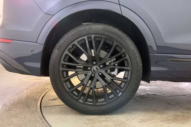 2025 Audi Q8 3.0 SUV  Black Edition 50 TDI quattro 286 PS tiptronic