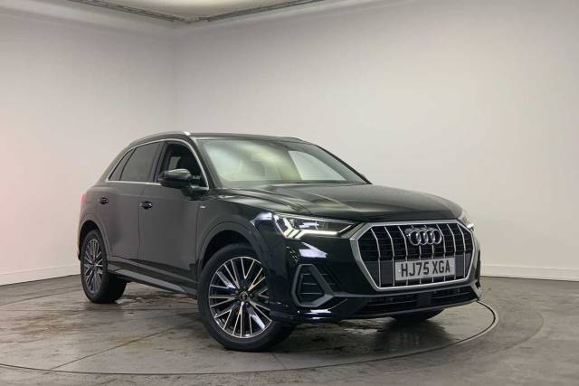 Audi Q3 1.5 S line 35 TFSI  150 PS 6-speed 4x4 vehicle Petrol Mythos black, metallic
