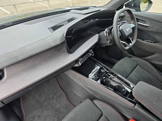 2025 Audi Q3 2.0 SUV Launch Edition TFSI quattro 265 PS S tronic