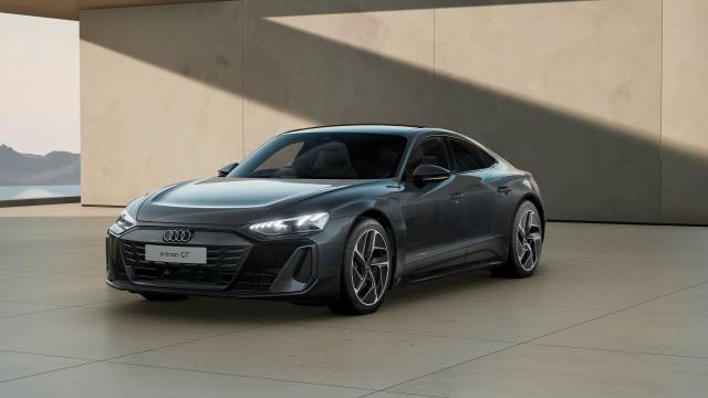 Audi E-tron Gt AUDI e-tron GT quattro 370,00 kW Saloon Electric Daytona grey, pearl effect