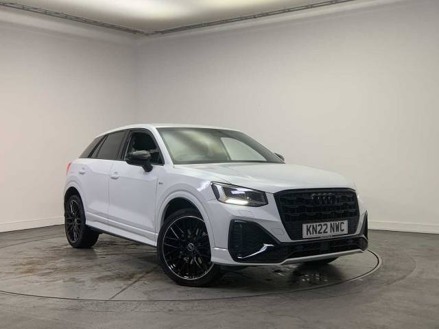 Audi Q2 1.5 Black Edition 35 TFSI  150 PS S tronic 4x4 vehicle Petrol Glacier White Metallic