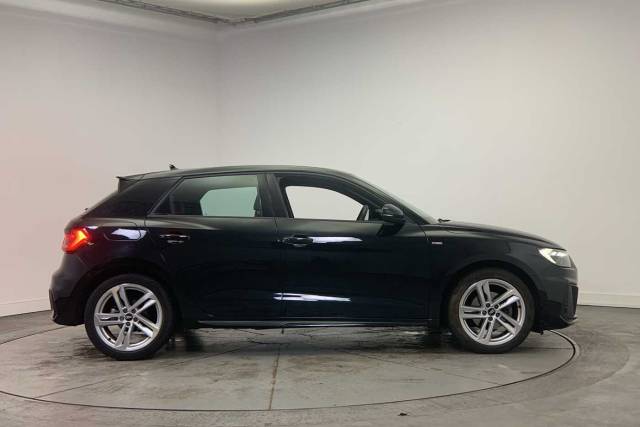 2021 Audi A1 Sportback 1.0 S line 30 TFSI  110 PS 6-speed