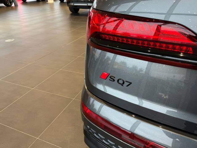 Audi SQ7 4.0 AUDI SQ7 SUV Black Edition TFSI 507 PS tiptronic
