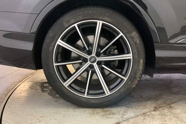 2022 Audi Q7 3.0 Black Edition 55 TFSI quattro 340 PS tiptronic