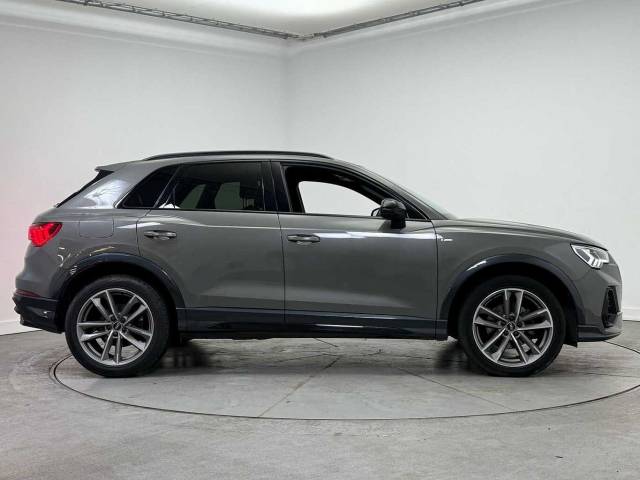 2022 Audi Q3 1.5 Black Edition 35 TFSI  150 PS S tronic