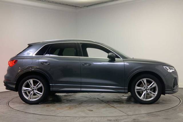 2024 Audi Q3 1.5 S line 35 TFSI  150 PS S tronic