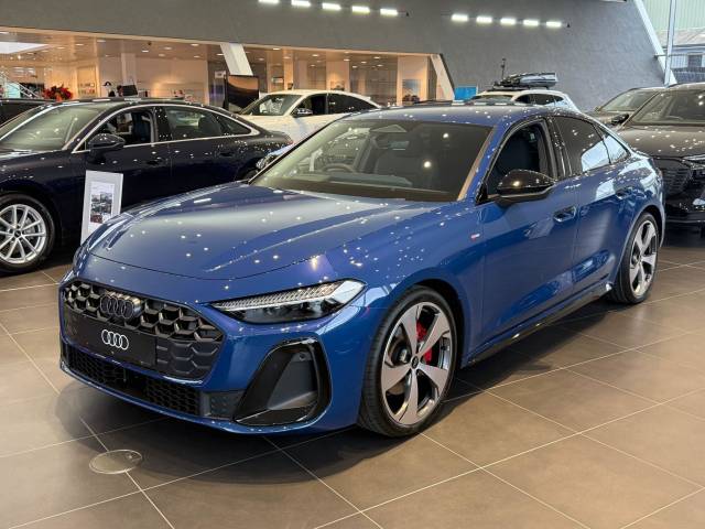 Audi A5 Saloon 2.0 AUDI A5 Saloon Edition 1 TFSI 204 PS S tronic Saloon Petrol Ascari blue, metallic