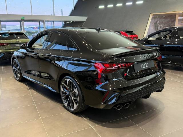 Audi S3 Saloon AUDI S3 Saloon Black Edition TFSI 333 PS S tronic