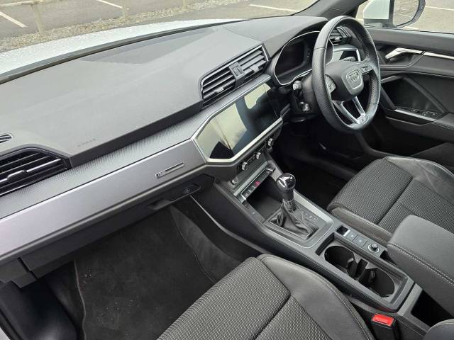 2022 Audi Q3 1.5 S line 35 TFSI  150 PS S tronic
