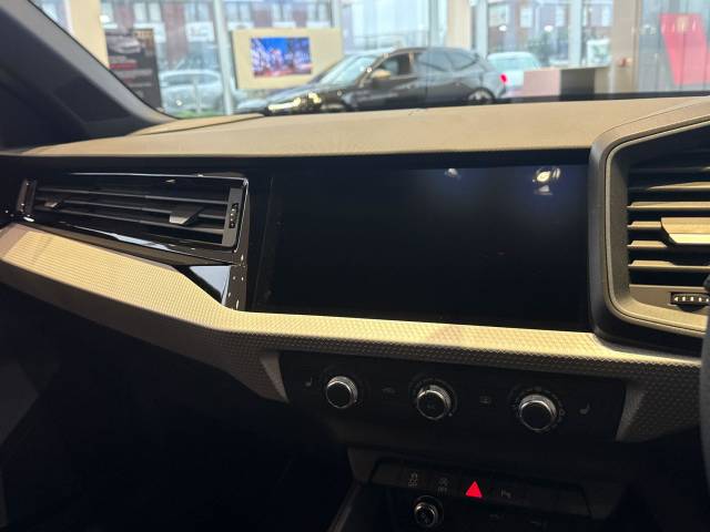 Audi A1 Sportback 1.0 AUDI A1 Sportback Black Edition 25 TFSI 95 PS 5-speed