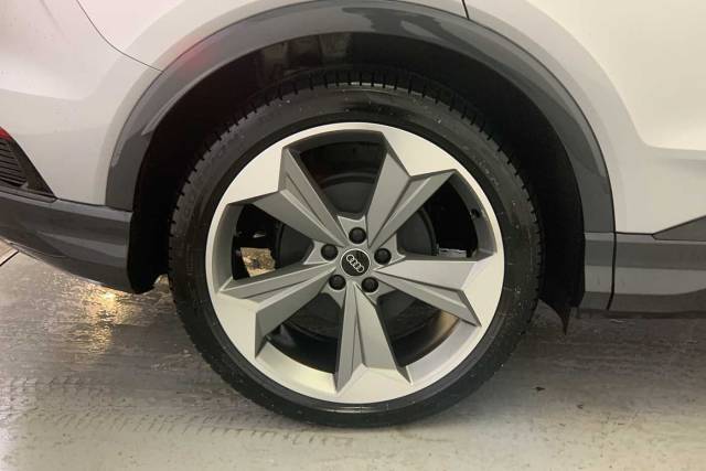 2025 Audi Q4 e-tron Q4  Black Edition 45 e-tron  210,00 kW