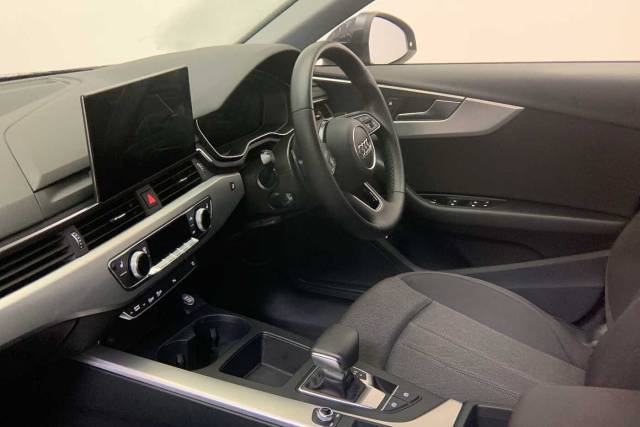 2022 Audi A4 Saloon 2.0 Technik 35 TFSI  150 PS S tronic