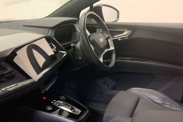 2022 Audi Q4 e-tron Q4  S line 40 e-tron  150,00 kW