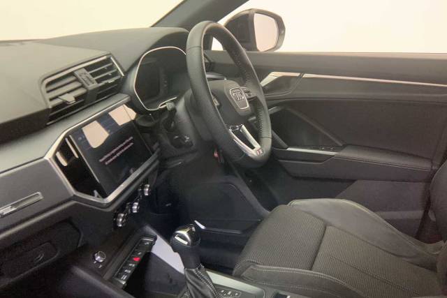 2020 Audi Q3 1.5 S line 35 TFSI  150 PS S tronic
