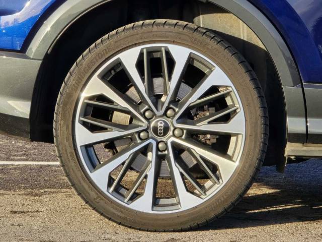 2023 Audi SQ2 2.0 Black Edition TFSI  300 PS S tronic