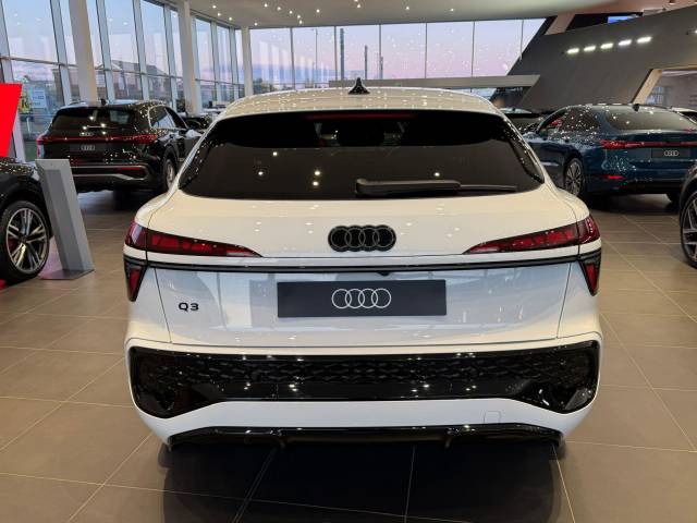 2026 Audi Q3 Sportback 1.5 AUDI Q3 Sportback Launch Edition Plus e-hybrid 272 PS S tronic