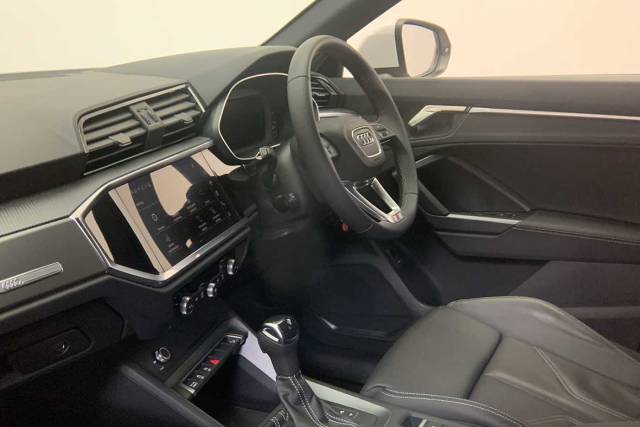 2024 Audi Q3 Sportback 1.5 S line 35 TFSI  150 PS S tronic