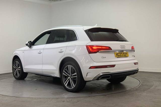 2023 Audi Q5 TFSI e 2.0 Competition 55 TFSI e quattro 367 PS S tronic