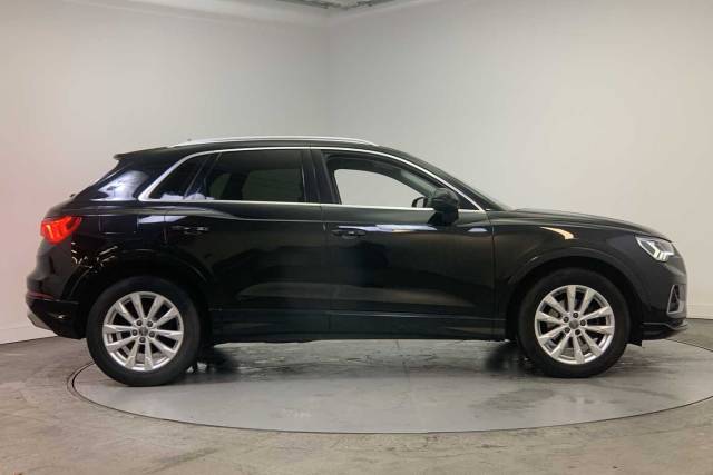 2019 Audi Q3 2.0 Sport 35 TDI quattro 150 PS 6-speed