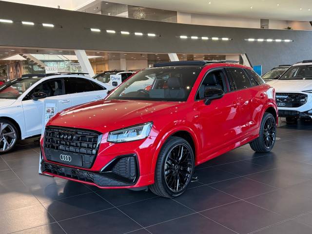Audi Q2 AUDI Q2 Black Edition 35 TFSI 150 PS S tronic SUV Petrol Progressive red, metallic