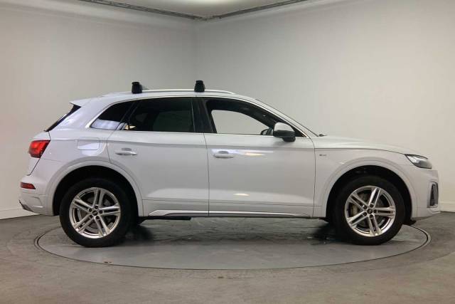 2022 Audi Q5 TFSI e 2.0 S line 50 TFSI e quattro 299 PS S tronic